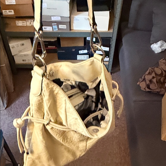 Chic Beige Shoulder Bag - Picture 4 of 4